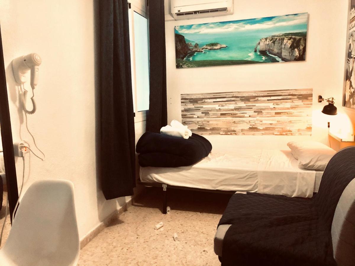 Low Cost Rooms Malaga River Exterior foto