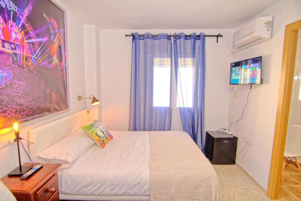 Low Cost Rooms Malaga River Exterior foto